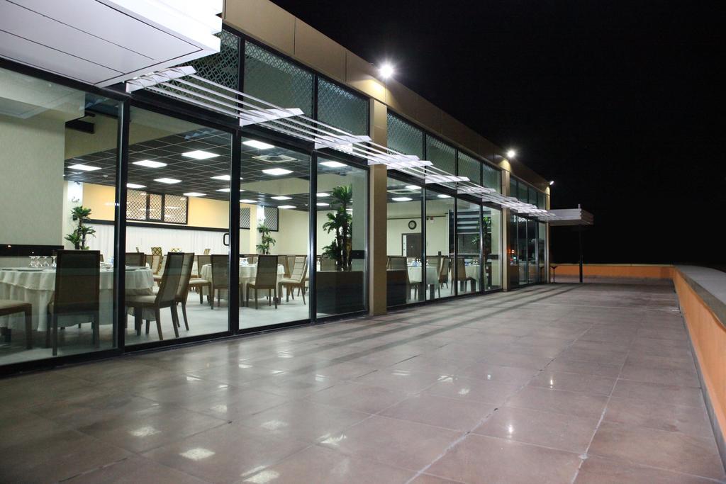 Emsa Palace Hotel Darica  Exterior photo